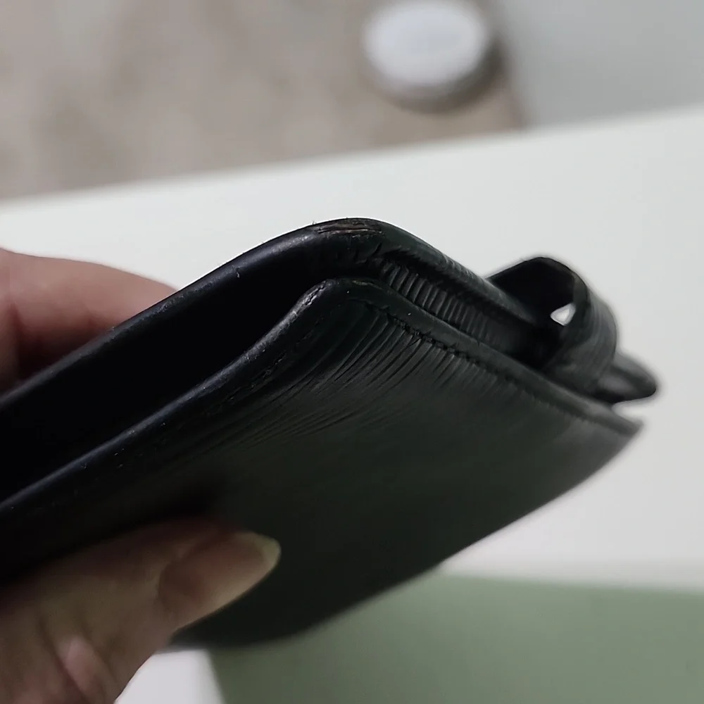 LOUIS VUITTON Small Black Epi Wallet - Picture 11 of 12